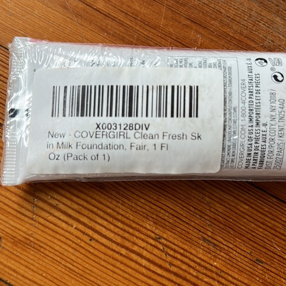 Bundle of three New Packaged CoverGirl Clean Fresh Skin Milk foundation - Picture 2 of 3